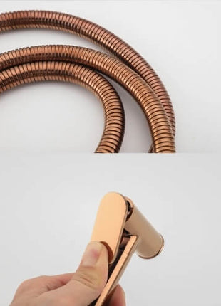 This shower head set is versatile and can be used with any type of shower system, including bathtubs.