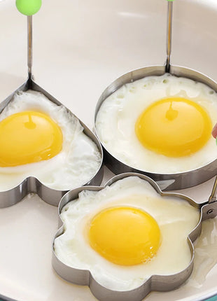 תבנית ביצה מנירוסטה עמידה – בצורת לב לארוחות ילדים

