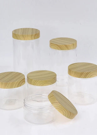 The wooden lid ensures your food stays fresh while adding a natural touch to your kitchen decor.

