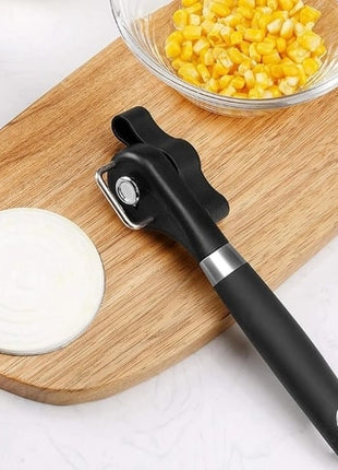 Quickly and precisely open cans with this efficient and reliable can opener.

