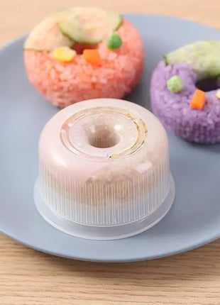 Enjoy making rice balls with a professional touch.

