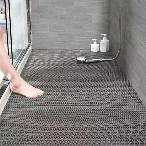 The mat combines comfort and security, ensuring a safe experience in the shower or bath.

