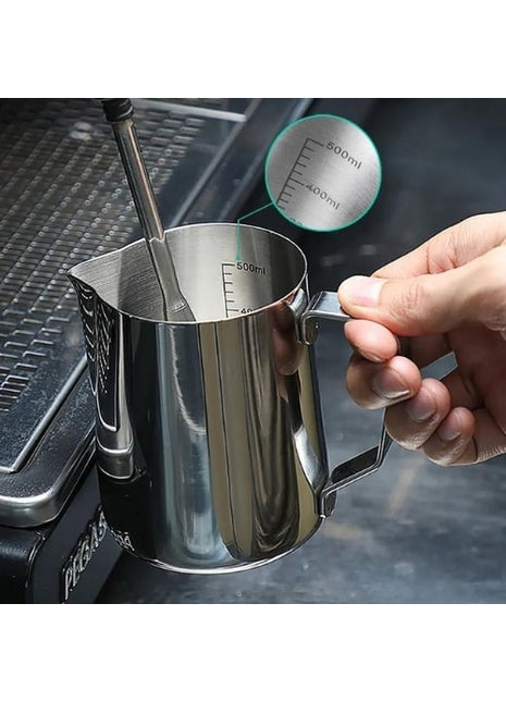 Create silky, rich milk froth with this professional-grade frothing jug.

