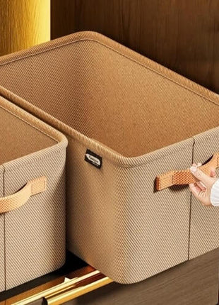 Our high-quality storage box provides an excellent solution for keeping your clothes and bedding clean and organized. You can place the box in your closet or slide it under the bed, helping you maintain order and protect your items from dust.


