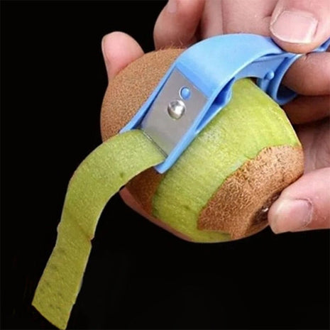 Peel oranges quickly and easily with this sharp stainless steel blade, designed for seamless cutting.

