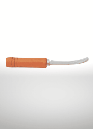 Choose between a wooden or plastic handle for a comfortable and secure grip during use.

