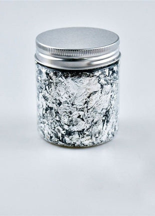 Enhance the beauty of your baked goods with stunning red gold flakes.
